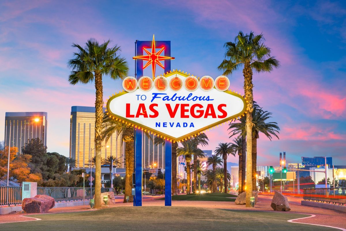 Welcome to Fabulous Las Vegas Nevada sign at dusk